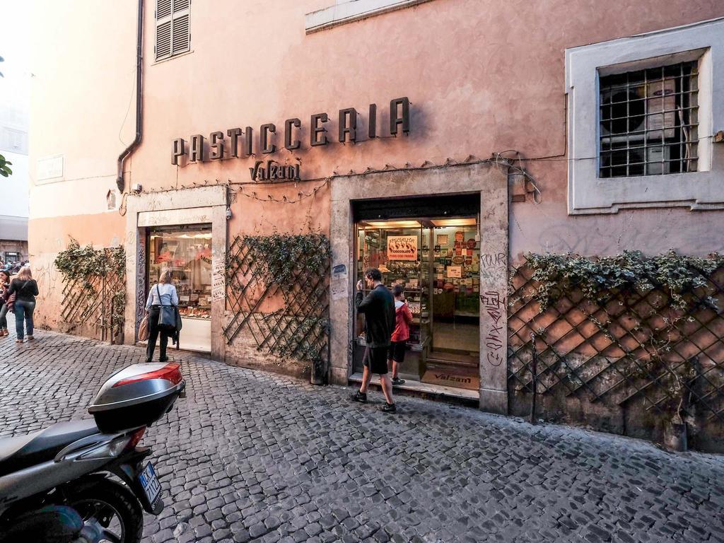 Ancient Trastevere Vespa Loft Roma