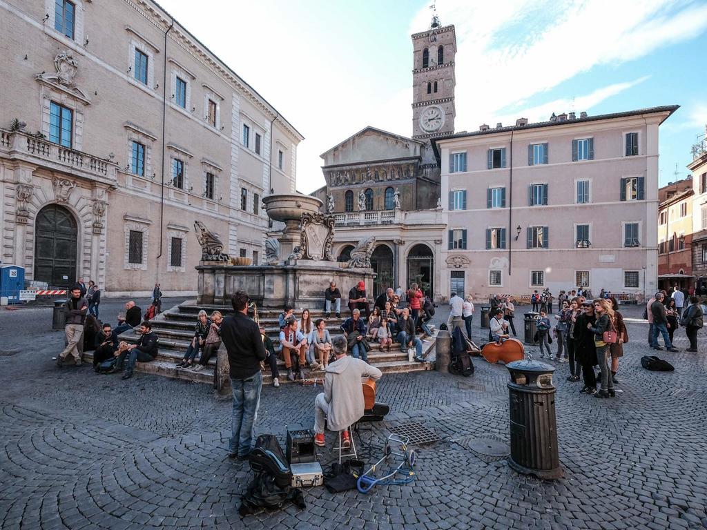 Ancient Trastevere Vespa Loft * Roma