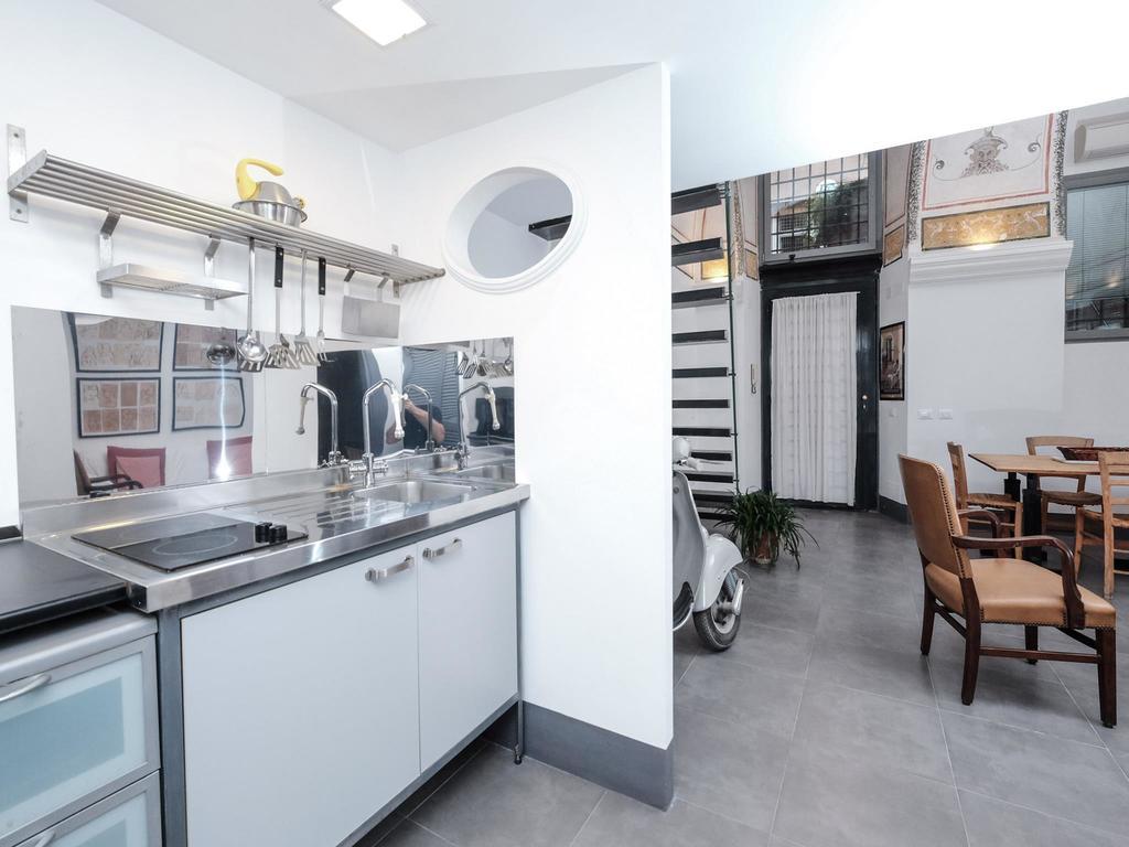 Ancient Trastevere Vespa Loft Roma